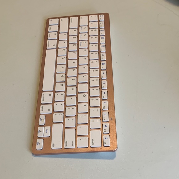 Wireless Gold Keyboard - Picture 2 of 9